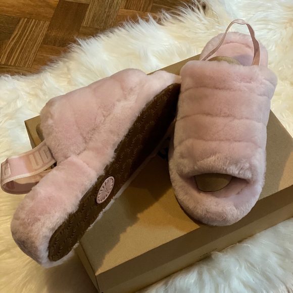 Light Pink FluffYeah Ugg Slides w/free pink mask - Picture 10 of 12